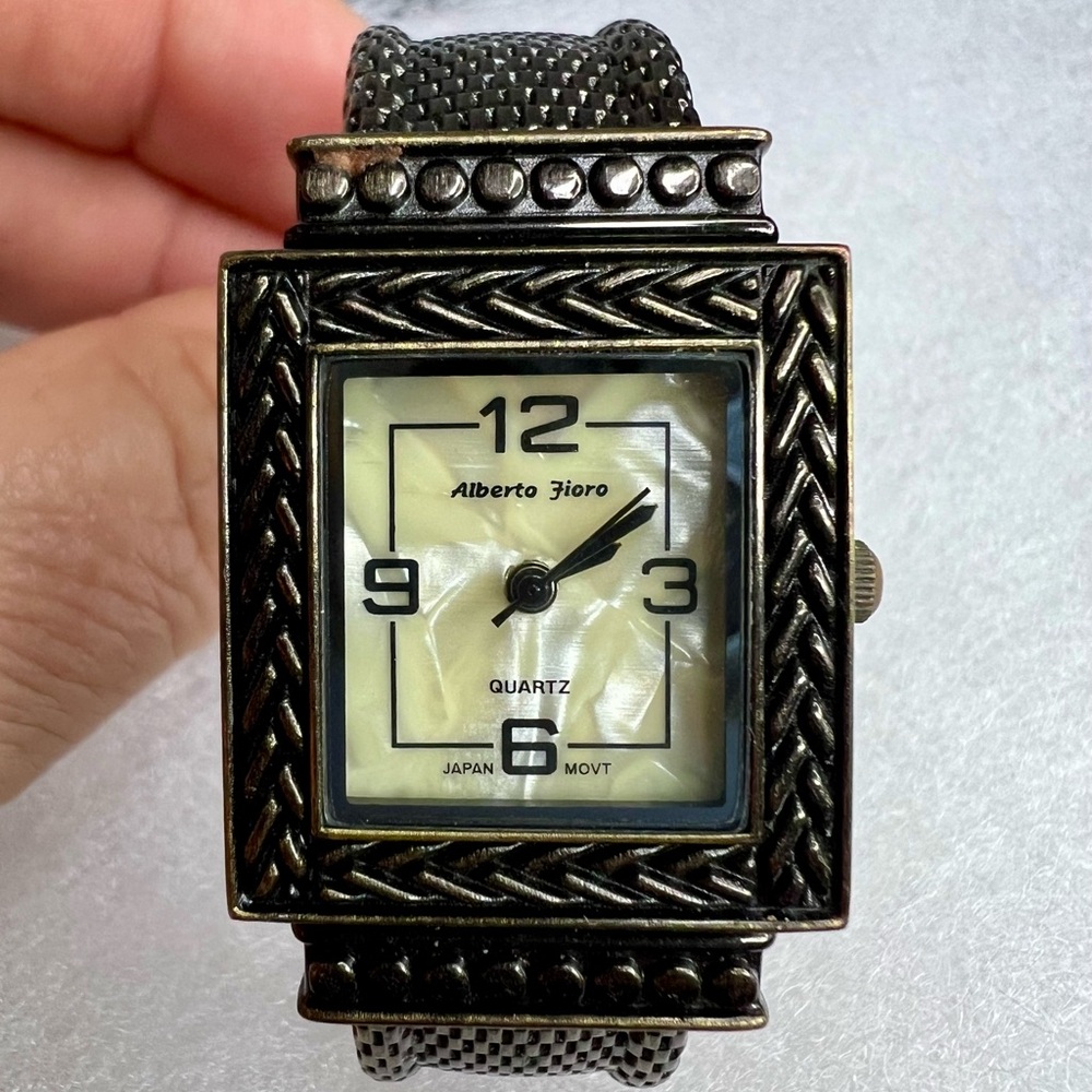 Vintage Alberto Fioro Mother of Pearl Quartz Bracelet Watch AG8838-02-LH WORKING